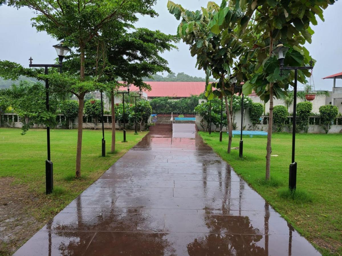 Jaidev Farms And Resort Chhindwāra Buitenkant foto
